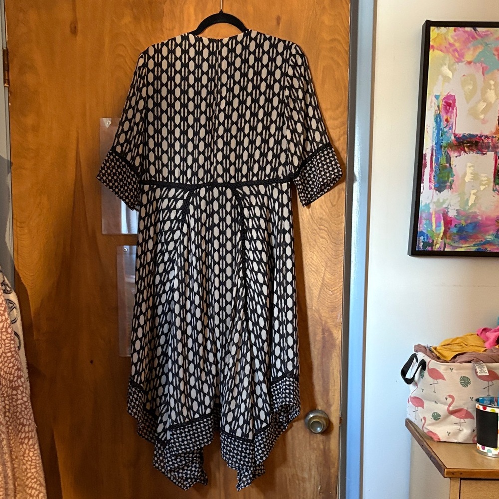 Taylor Women’s Flowy Midi Dress Black and Beige Geometric Pattern - Picture 5 of 5